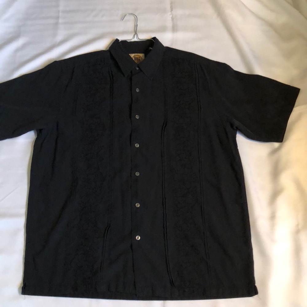 Beach shirt. Short sleeve. Black with floral .